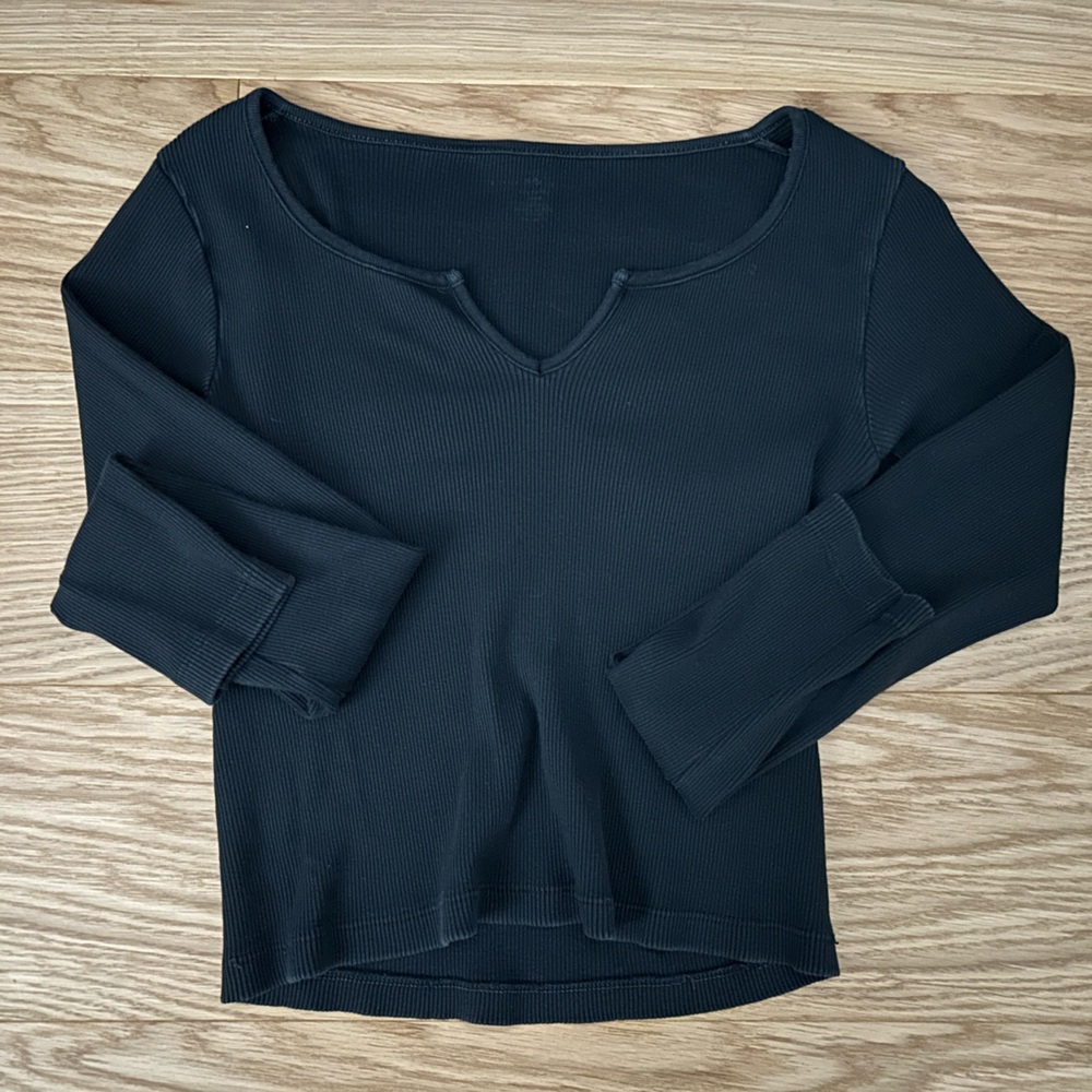 BRANDY MELVILLE ribbed scoop neck crop top